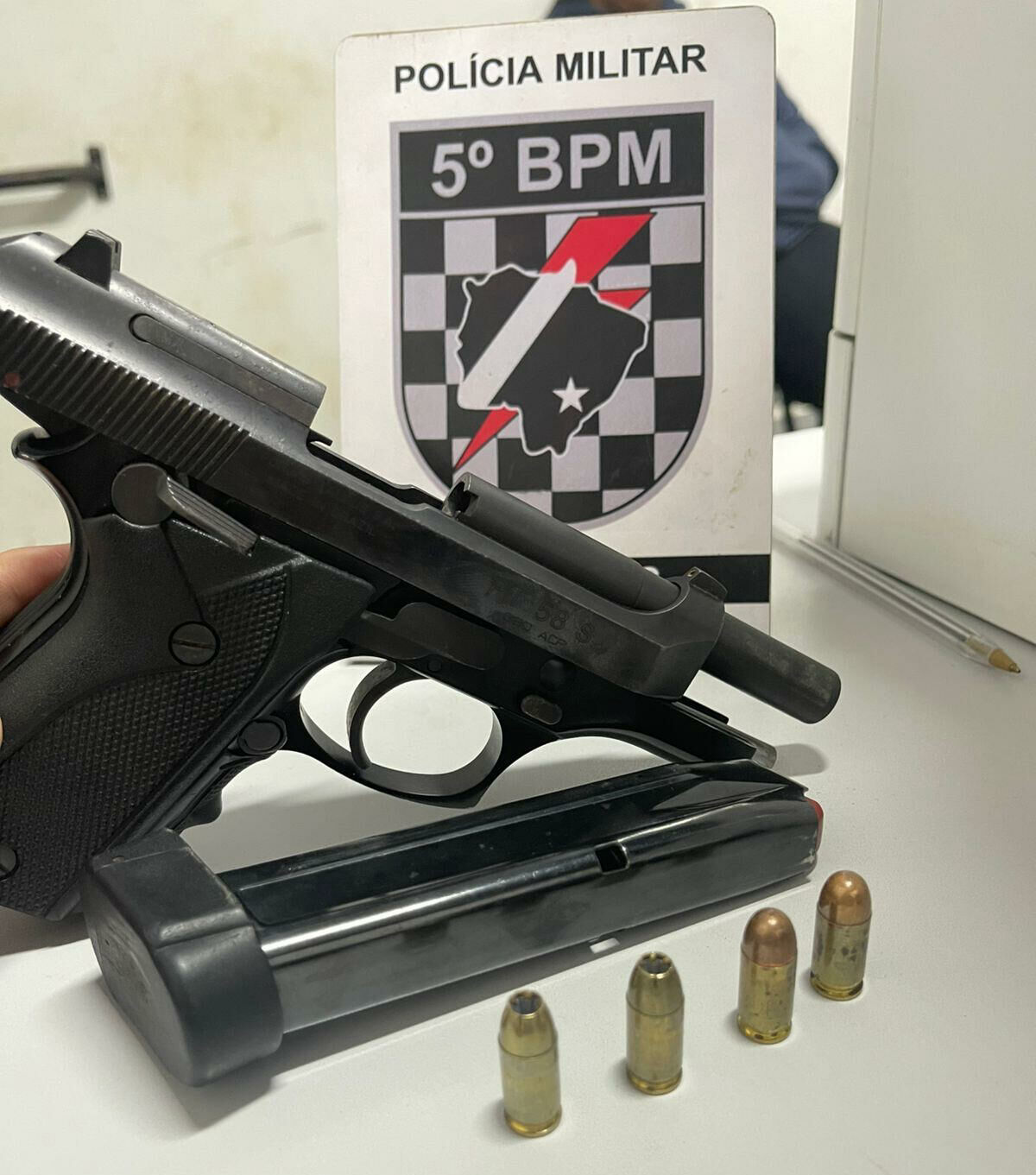 Imagem de compartilhamento para o artigo Mulher fica nervosa e após revista policial é presa com pistola Taurus em ônibus intermunicipal de Coxim da MS Todo dia